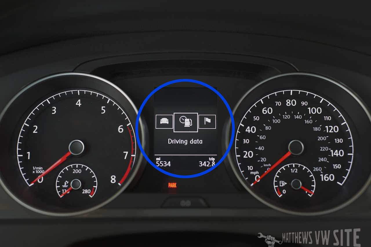 Multifunction Display (MFD) - Driving Data selected