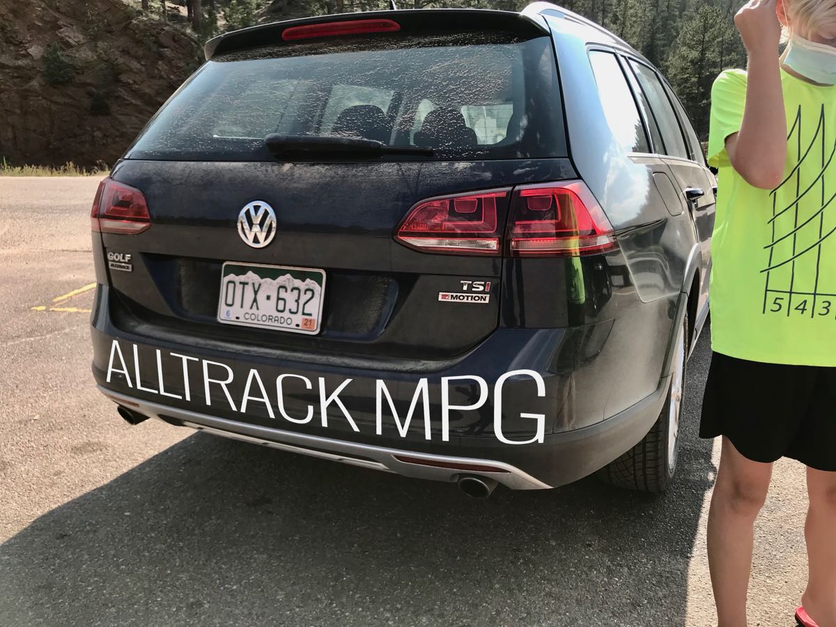 Alltrack MPG - rear of wagon with child to the sidee